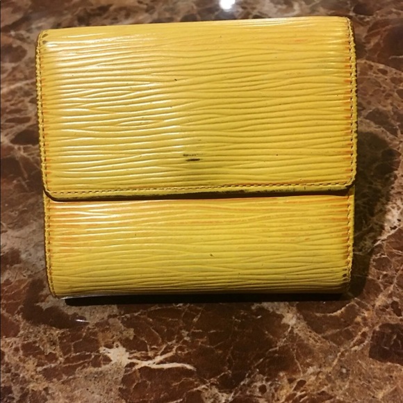 Auth Louis Vuitton Epi Wallet - Picture 2 of 12